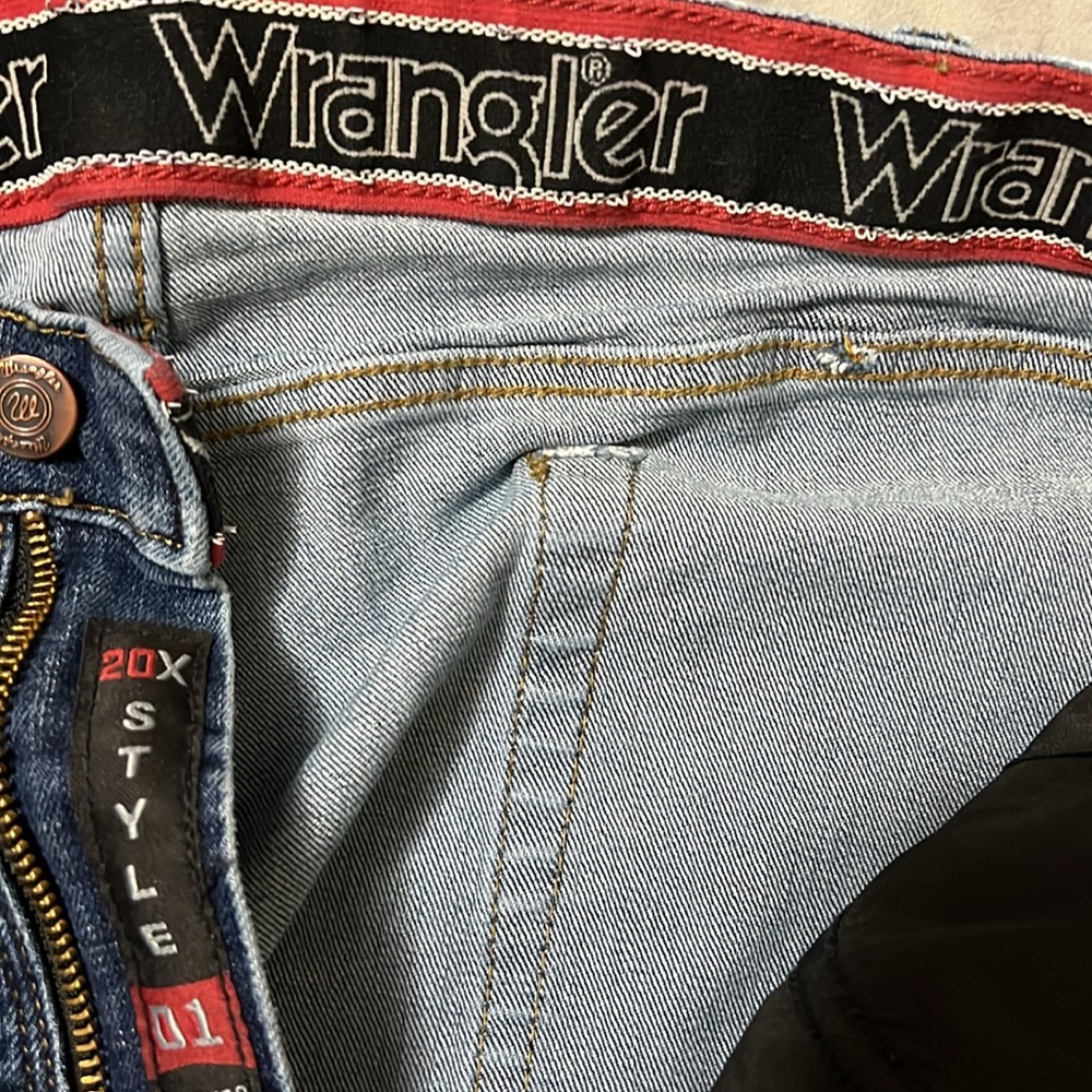 Wrangler 20X Jeans 38X34 Jeans relaxed fit
Men’s jeans good work jeans EUC - Picture 5 of 12